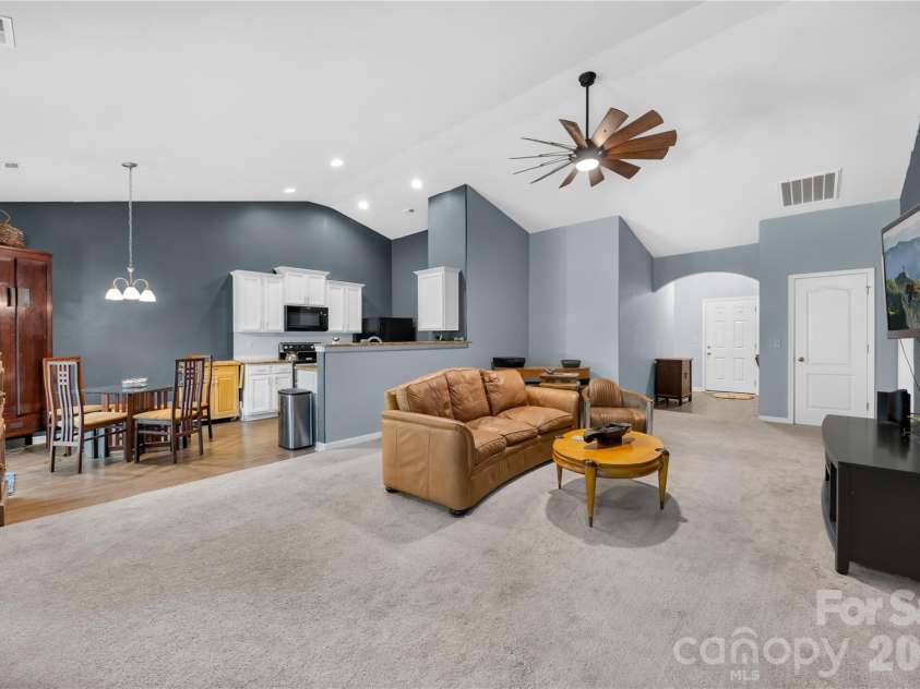 809 Gunnar Drive, Gastonia, NC 28054.  MLS# CAR4408682, YatesRealty ID 44911. 