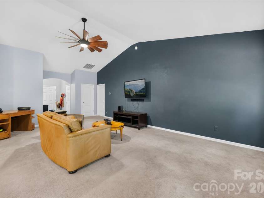 809 Gunnar Drive, Gastonia, NC 28054.  MLS# CAR4408682, YatesRealty ID 44911. 