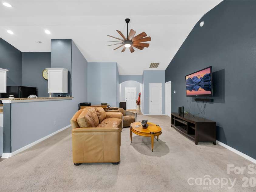 809 Gunnar Drive, Gastonia, NC 28054.  MLS# CAR4408682, YatesRealty ID 44911. 