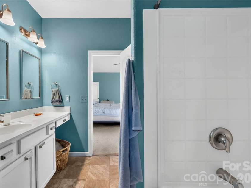 809 Gunnar Drive, Gastonia, NC 28054.  MLS# CAR4408682, YatesRealty ID 44911. 