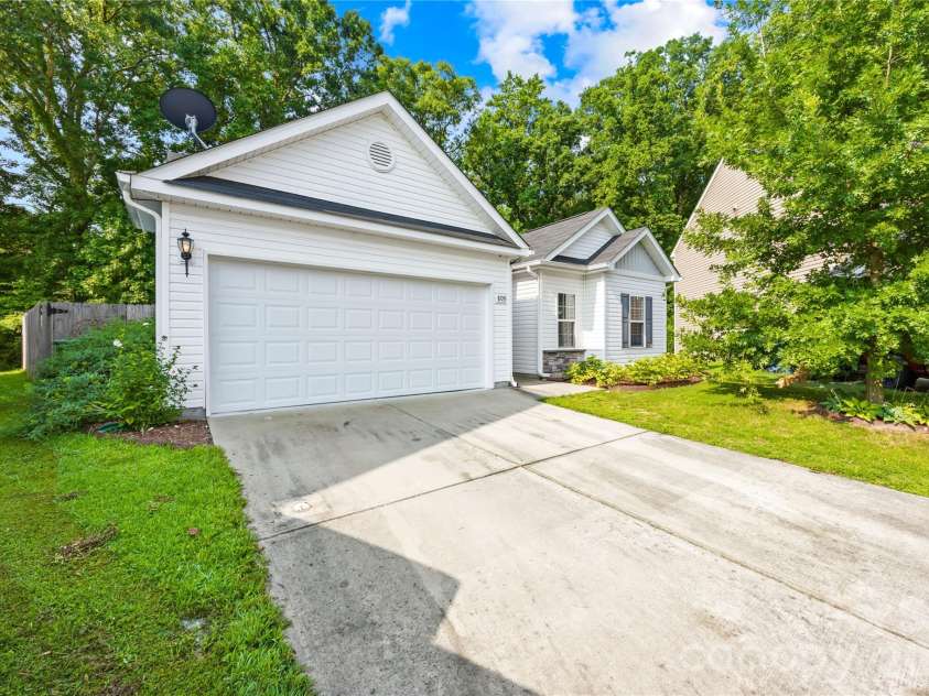 809 Gunnar Drive, Gastonia, NC 28054.  MLS# CAR4408682, YatesRealty ID 44911. 