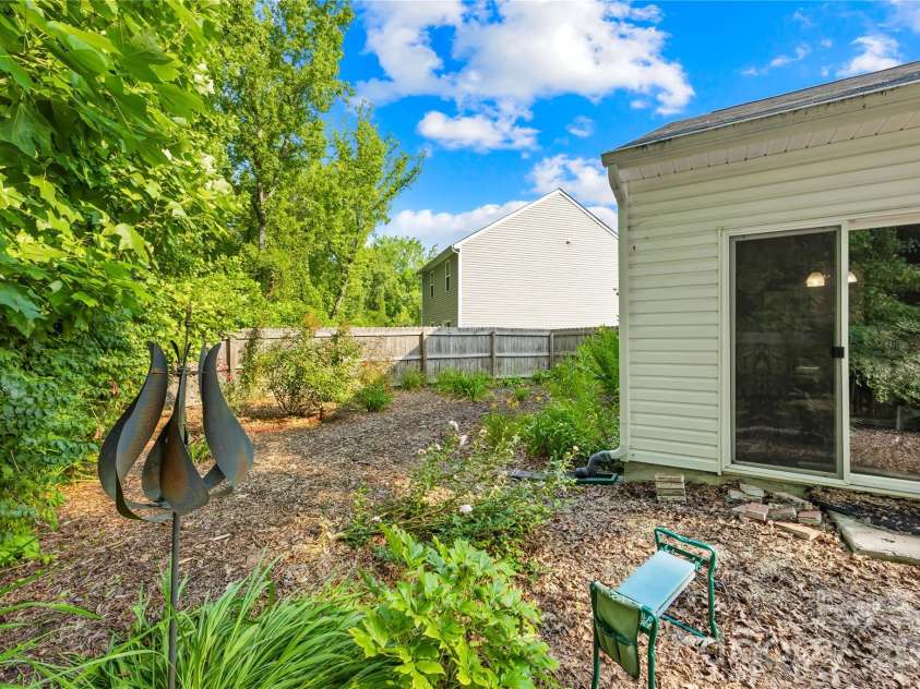 809 Gunnar Drive, Gastonia, NC 28054.  MLS# CAR4408682, YatesRealty ID 44911. 