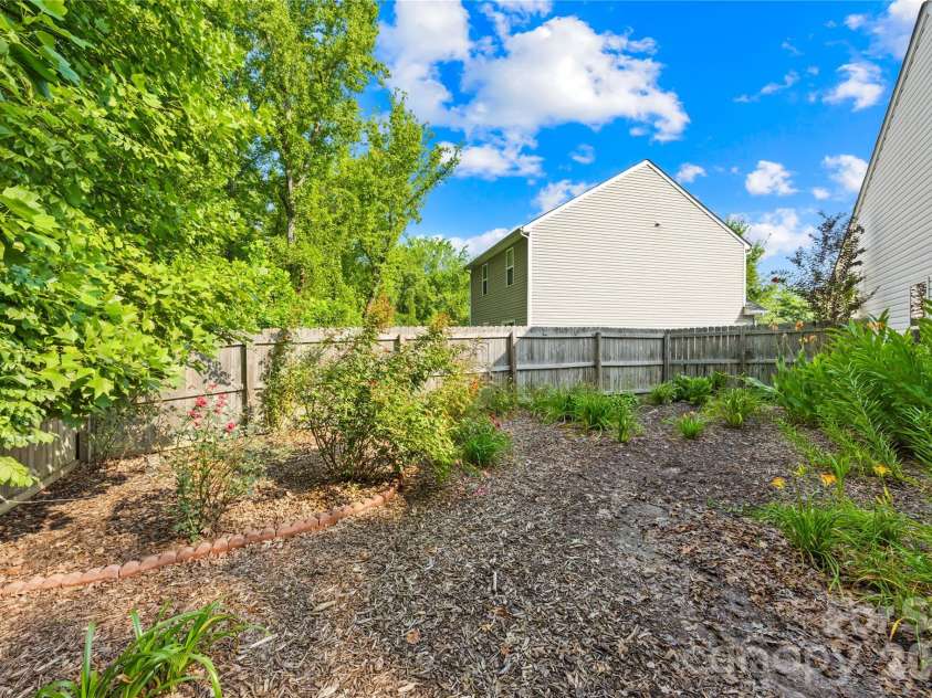 809 Gunnar Drive, Gastonia, NC 28054.  MLS# CAR4408682, YatesRealty ID 44911. 
