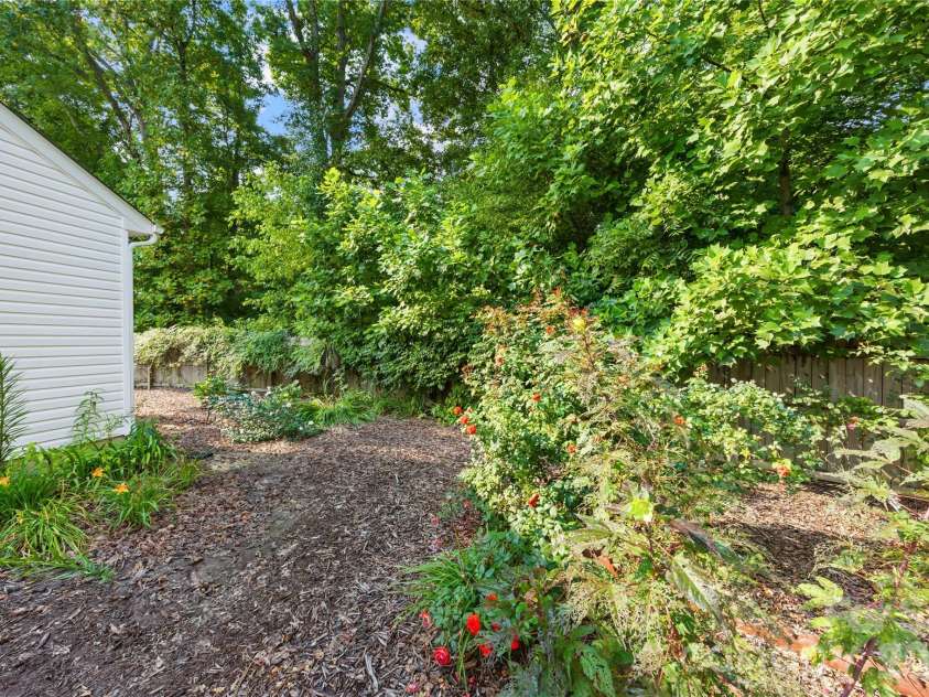 809 Gunnar Drive, Gastonia, NC 28054.  MLS# CAR4408682, YatesRealty ID 44911. 