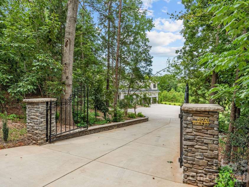 8941 Blair Road, Charlotte, NC 28227.  MLS# CAR4415120, YatesRealty ID 44913. 