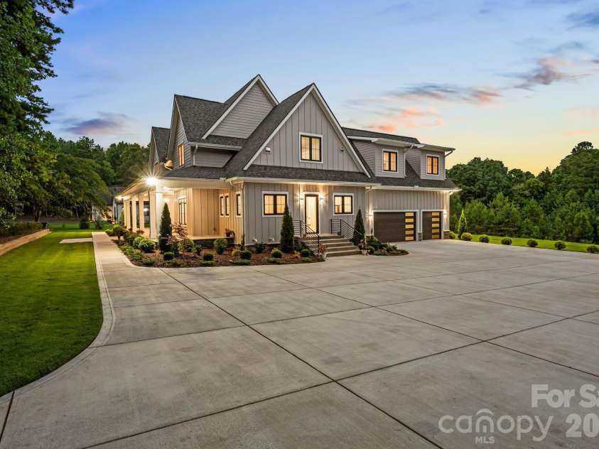 8941 Blair Road, Charlotte, NC 28227.  MLS# CAR4415120, YatesRealty ID 44913. 