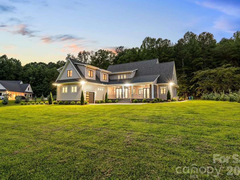 8941 Blair Road, Charlotte, NC 28227.  MLS# CAR4415120, YatesRealty ID 44913. 