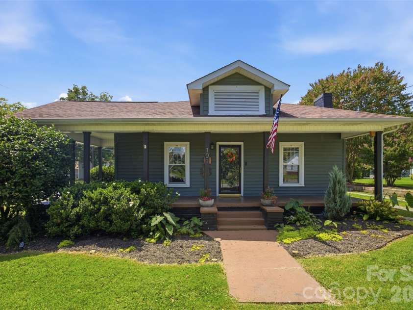 101 Sunset Drive, Stanley, NC 28164.  MLS# CAR4412993, YatesRealty ID 44915. 