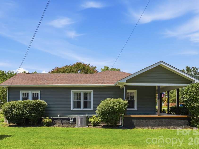 101 Sunset Drive, Stanley, NC 28164.  MLS# CAR4412993, YatesRealty ID 44915. 