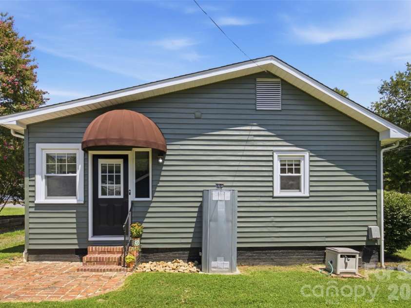 101 Sunset Drive, Stanley, NC 28164.  MLS# CAR4412993, YatesRealty ID 44915. 