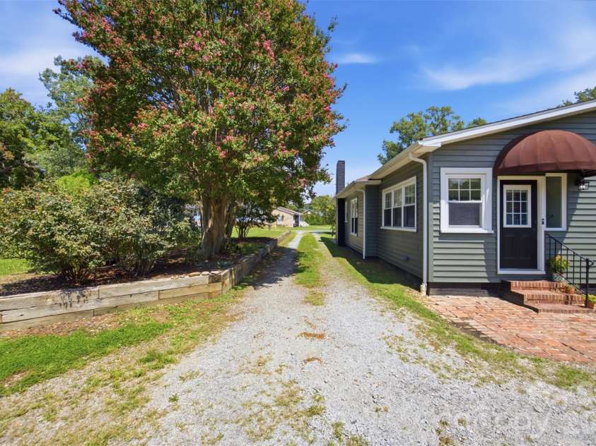 101 Sunset Drive, Stanley, NC 28164.  MLS# CAR4412993, YatesRealty ID 44915. 