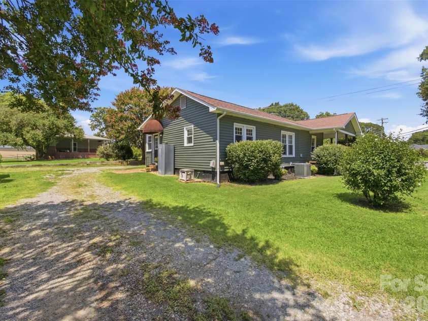 101 Sunset Drive, Stanley, NC 28164.  MLS# CAR4412993, YatesRealty ID 44915. 
