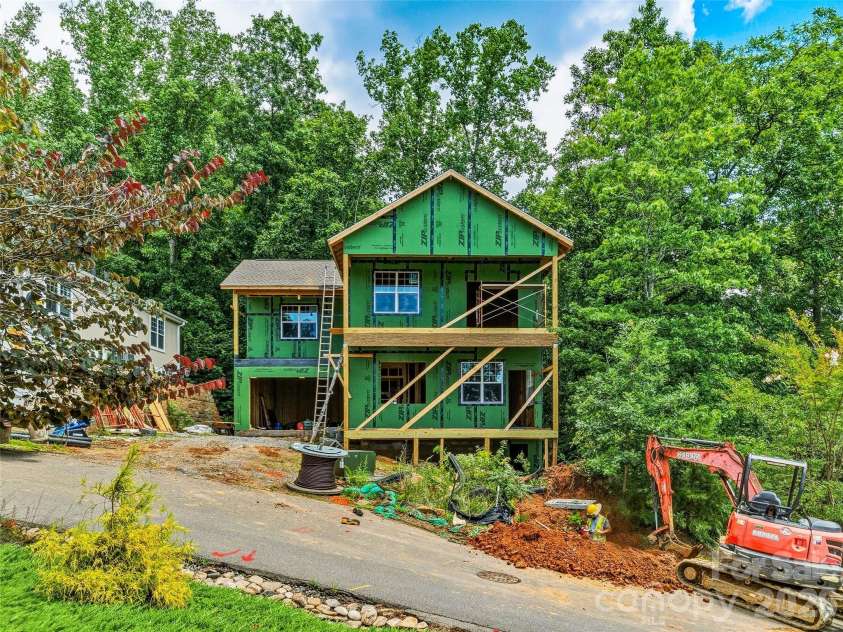 23 Village Overlook Loop, Swannanoa, NC 28778.  MLS# CAR4403854, YatesRealty ID 44921. Beautiful Quality New Construcion