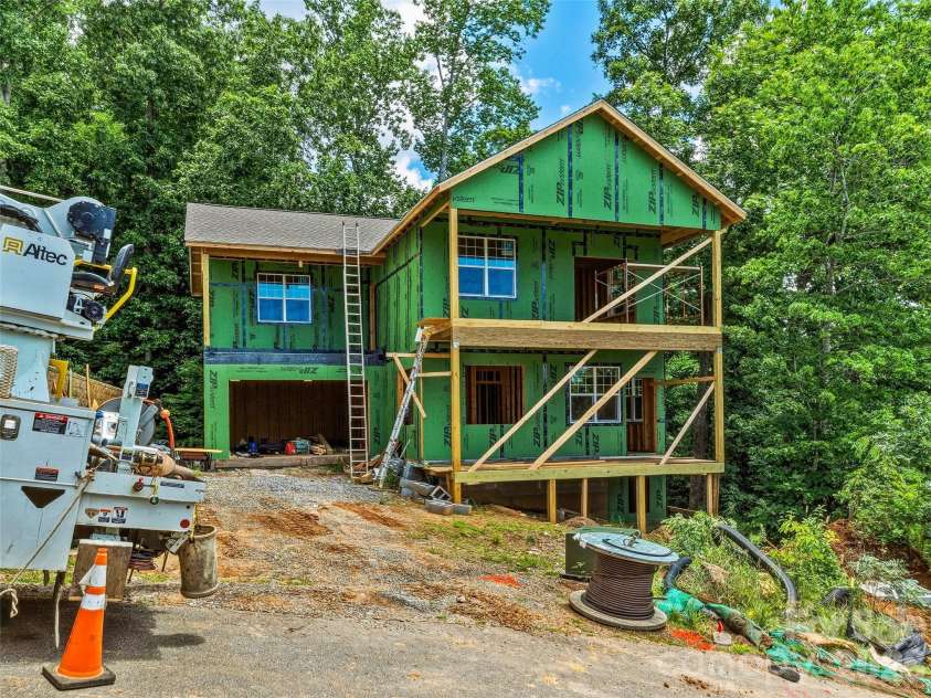 23 Village Overlook Loop, Swannanoa, NC 28778.  MLS# CAR4403854, YatesRealty ID 44921. Breathtaking Mountain Views
