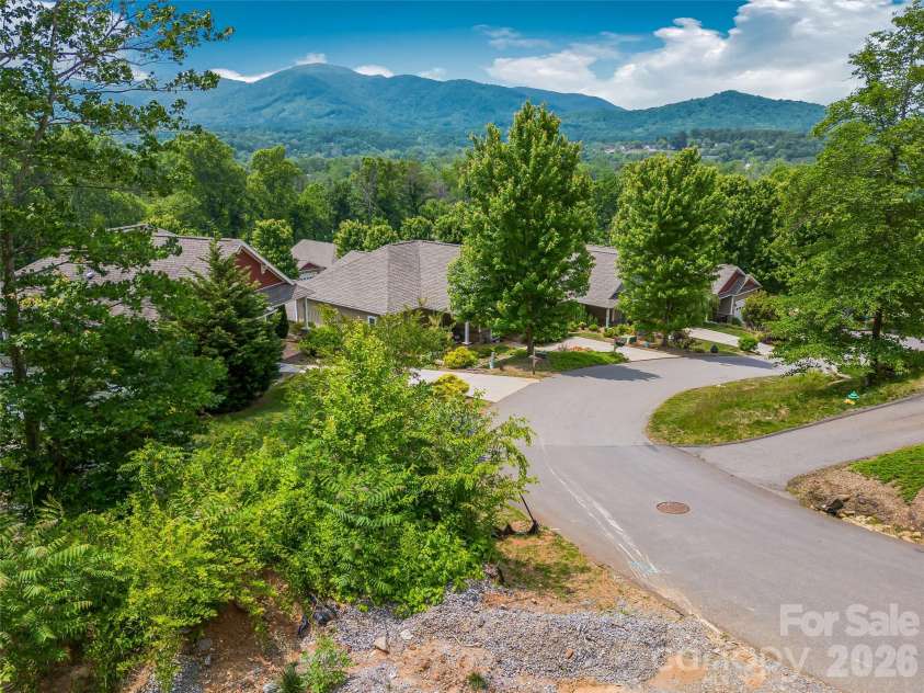 23 Village Overlook Loop, Swannanoa, NC 28778.  MLS# CAR4403854, YatesRealty ID 44921. Tranquil Boutique Neigborhood
