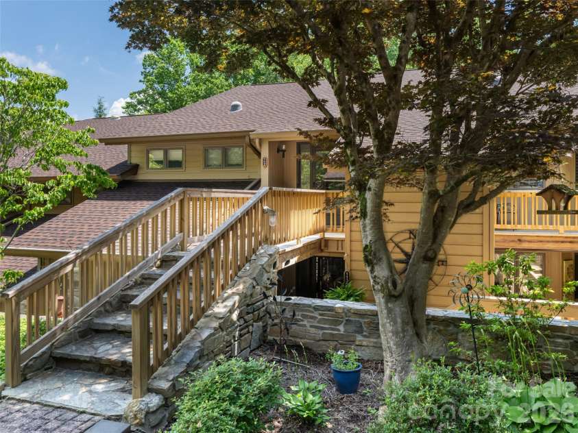 112 Live Oak Lane, Hendersonville, NC 28791.  MLS# CAR4393997, YatesRealty ID 44924. 