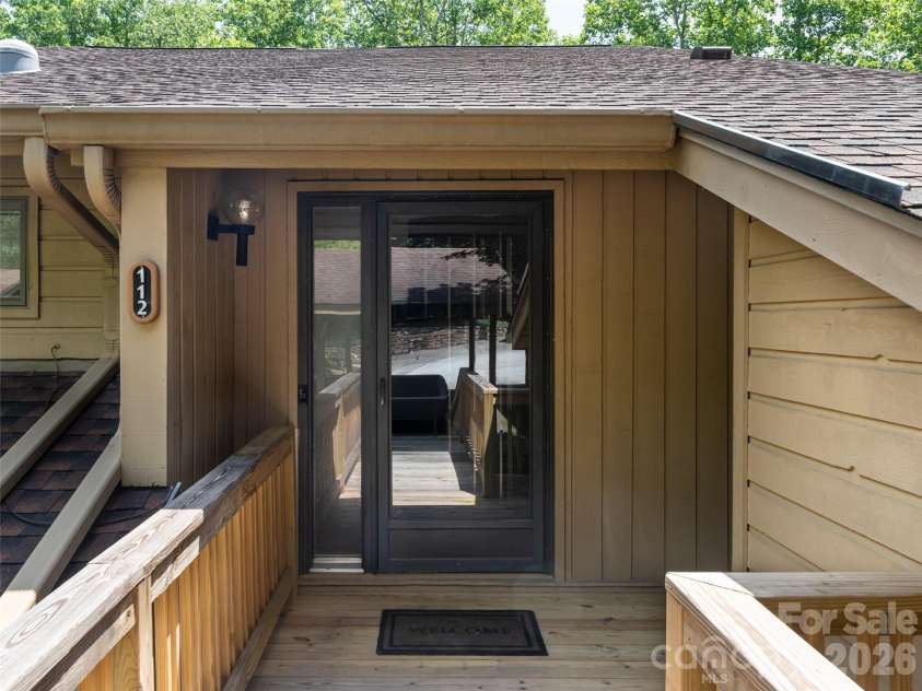 112 Live Oak Lane, Hendersonville, NC 28791.  MLS# CAR4393997, YatesRealty ID 44924. 