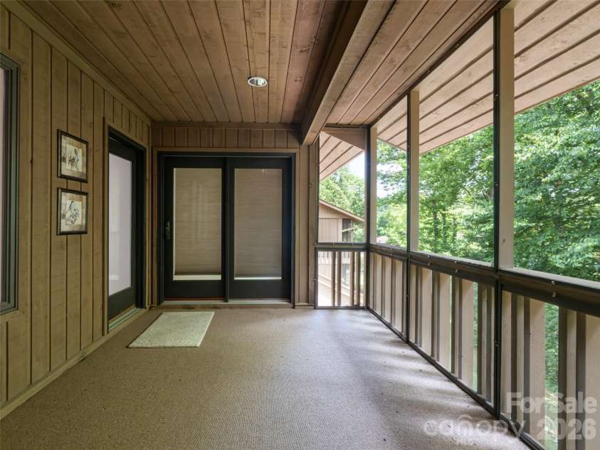 112 Live Oak Lane, Hendersonville, NC 28791.  MLS# CAR4393997, YatesRealty ID 44924. 