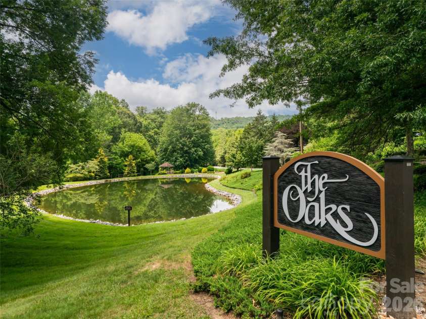 112 Live Oak Lane, Hendersonville, NC 28791.  MLS# CAR4393997, YatesRealty ID 44924. 