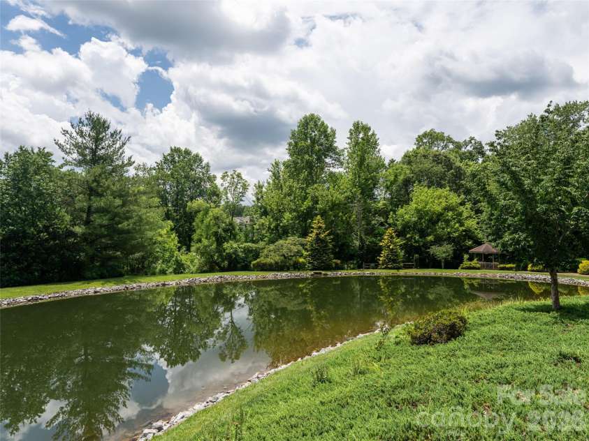 112 Live Oak Lane, Hendersonville, NC 28791.  MLS# CAR4393997, YatesRealty ID 44924. 