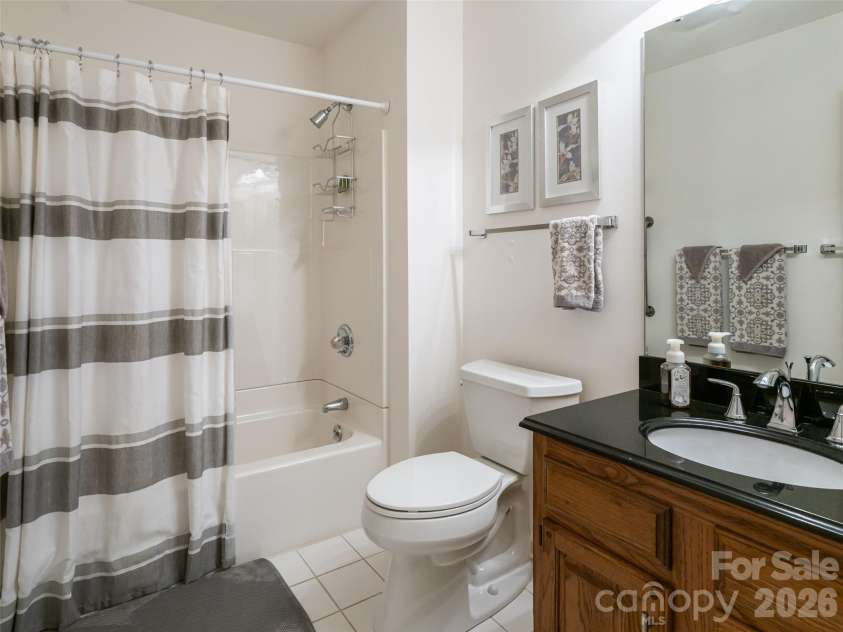 112 Live Oak Lane, Hendersonville, NC 28791.  MLS# CAR4393997, YatesRealty ID 44924. Guest Bathroom