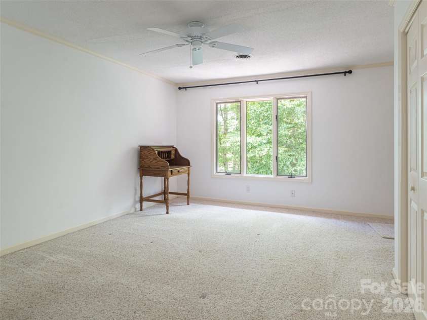 112 Live Oak Lane, Hendersonville, NC 28791.  MLS# CAR4393997, YatesRealty ID 44924. Large Primary Suite