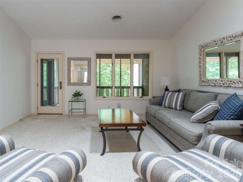 112 Live Oak Lane, Hendersonville, NC 28791.  MLS# CAR4393997, YatesRealty ID 44924. Open floor polan
