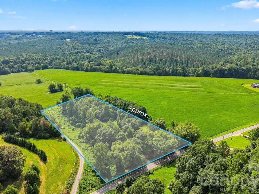 2588 Old Shelby Road, Hickory, NC 28602.  MLS# CAR4415305, YatesRealty ID 44926. 