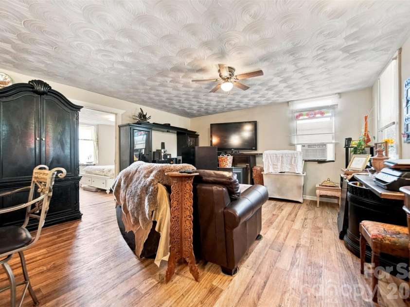 2588 Old Shelby Road, Hickory, NC 28602.  MLS# CAR4415305, YatesRealty ID 44926. 
