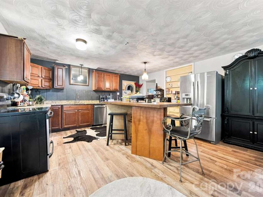 2588 Old Shelby Road, Hickory, NC 28602.  MLS# CAR4415305, YatesRealty ID 44926. 