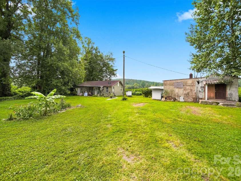 2588 Old Shelby Road, Hickory, NC 28602.  MLS# CAR4415305, YatesRealty ID 44926. 