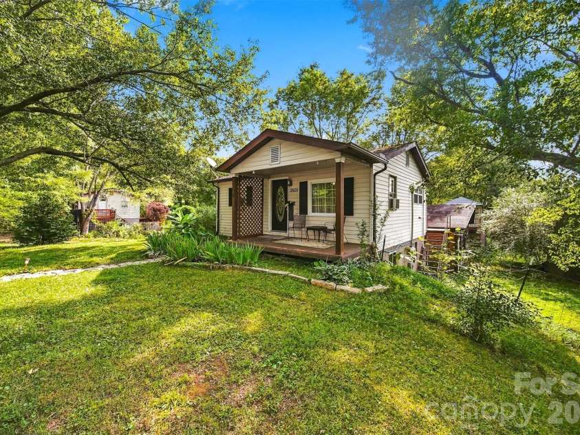 2588 Old Shelby Road, Hickory, NC 28602.  MLS# CAR4415305, YatesRealty ID 44926. 