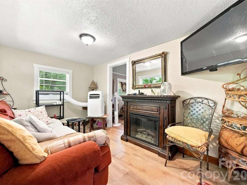 2588 Old Shelby Road, Hickory, NC 28602.  MLS# CAR4415305, YatesRealty ID 44926. 