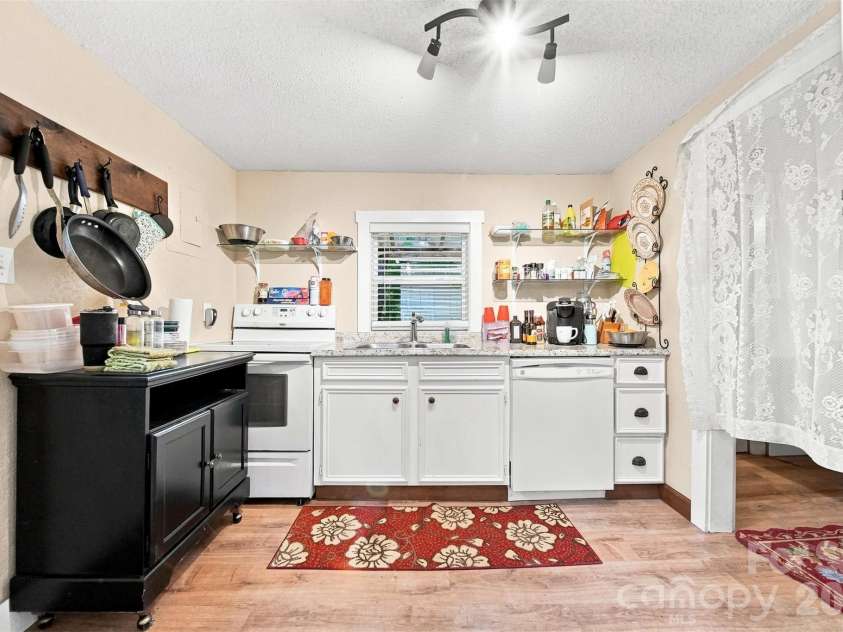 2588 Old Shelby Road, Hickory, NC 28602.  MLS# CAR4415305, YatesRealty ID 44926. 