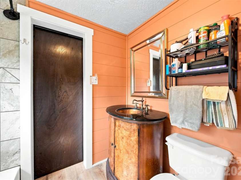 2588 Old Shelby Road, Hickory, NC 28602.  MLS# CAR4415305, YatesRealty ID 44926. 