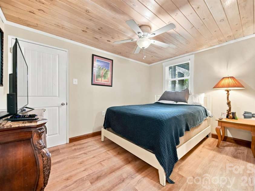 2588 Old Shelby Road, Hickory, NC 28602.  MLS# CAR4415305, YatesRealty ID 44926. 