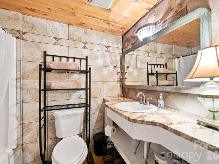 2588 Old Shelby Road, Hickory, NC 28602.  MLS# CAR4415305, YatesRealty ID 44926. 