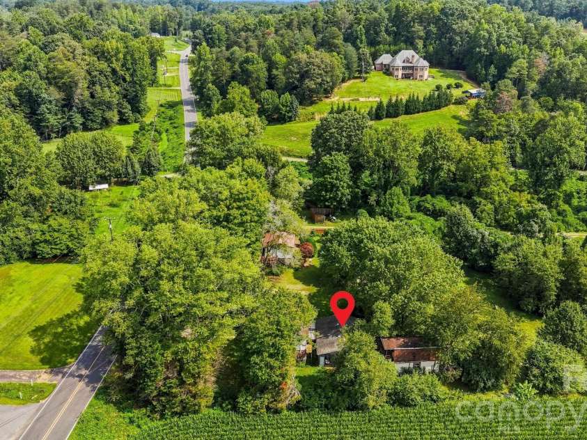 2588 Old Shelby Road, Hickory, NC 28602.  MLS# CAR4415305, YatesRealty ID 44926. 