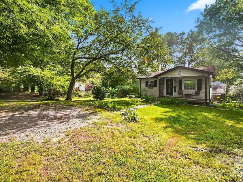 2588 Old Shelby Road, Hickory, NC 28602.  MLS# CAR4415305, YatesRealty ID 44926. 