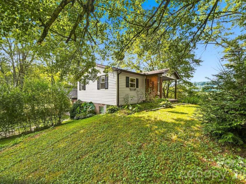 2588 Old Shelby Road, Hickory, NC 28602.  MLS# CAR4415305, YatesRealty ID 44926. 