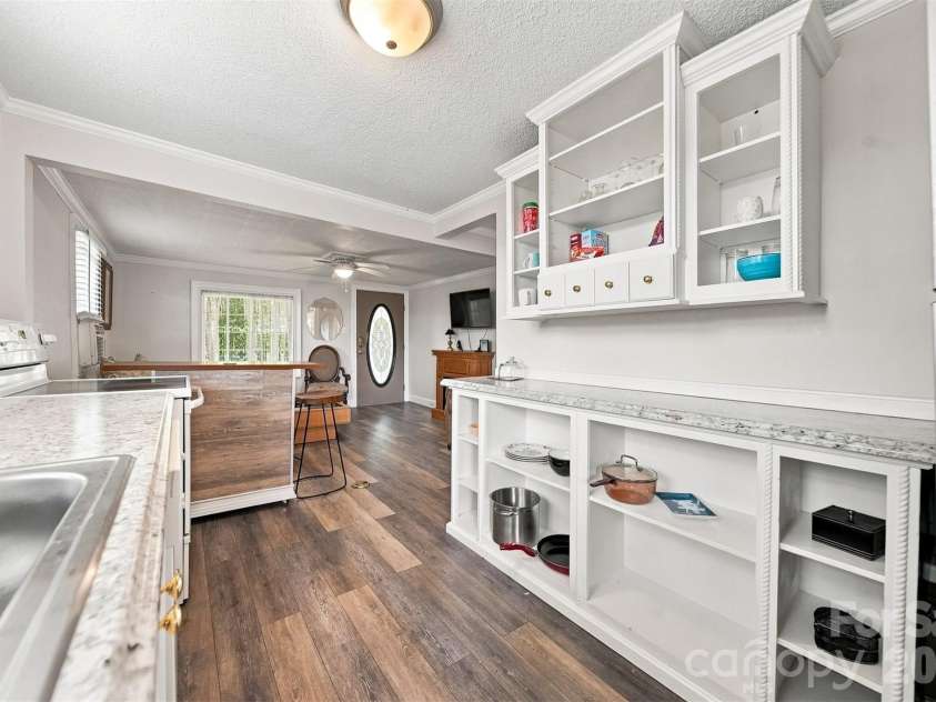2588 Old Shelby Road, Hickory, NC 28602.  MLS# CAR4415305, YatesRealty ID 44926. 