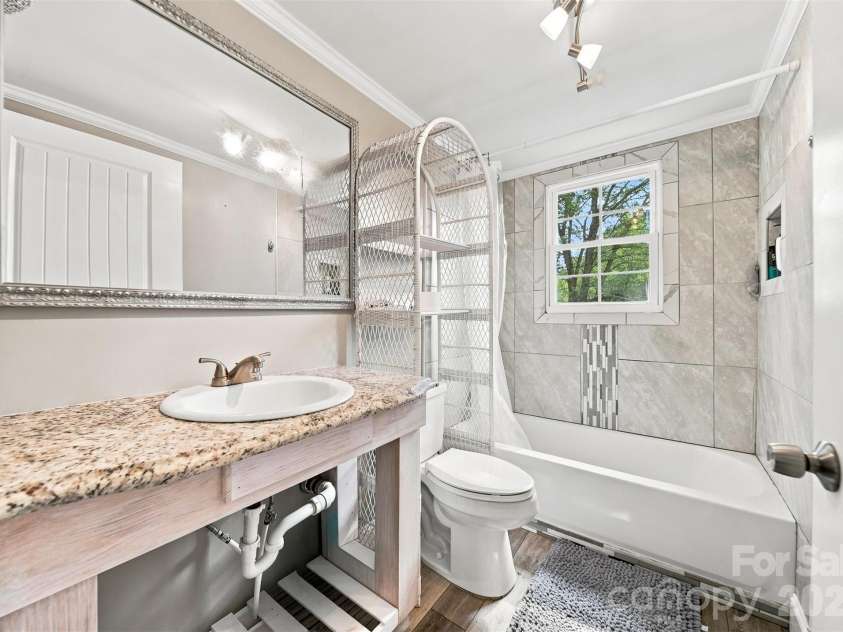 2588 Old Shelby Road, Hickory, NC 28602.  MLS# CAR4415305, YatesRealty ID 44926. 