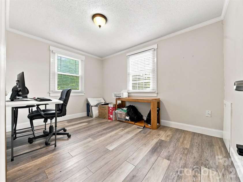 2588 Old Shelby Road, Hickory, NC 28602.  MLS# CAR4415305, YatesRealty ID 44926. 
