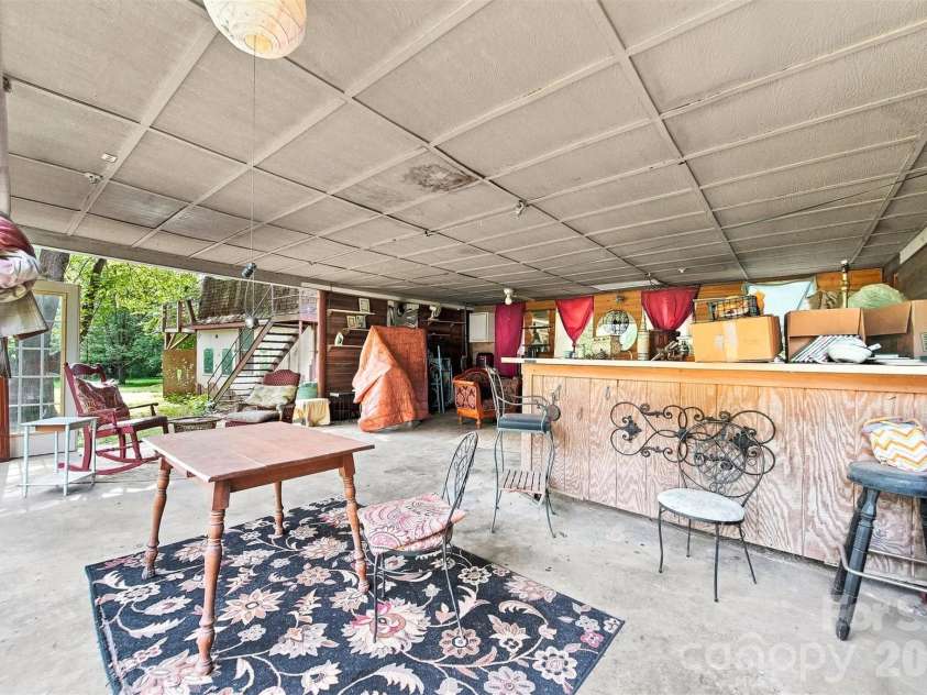 2588 Old Shelby Road, Hickory, NC 28602.  MLS# CAR4415305, YatesRealty ID 44926. 