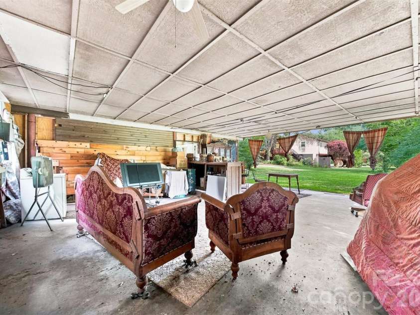 2588 Old Shelby Road, Hickory, NC 28602.  MLS# CAR4415305, YatesRealty ID 44926. 