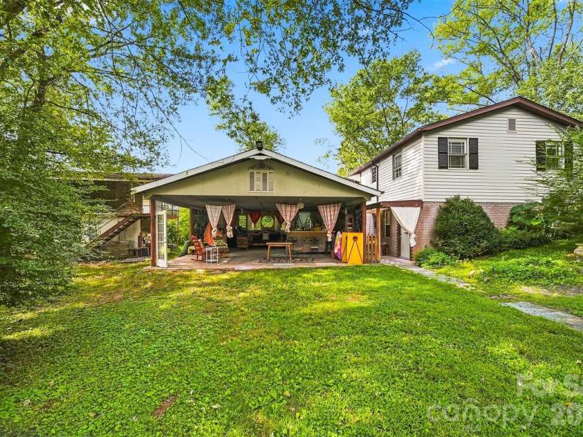 2588 Old Shelby Road, Hickory, NC 28602.  MLS# CAR4415305, YatesRealty ID 44926. 