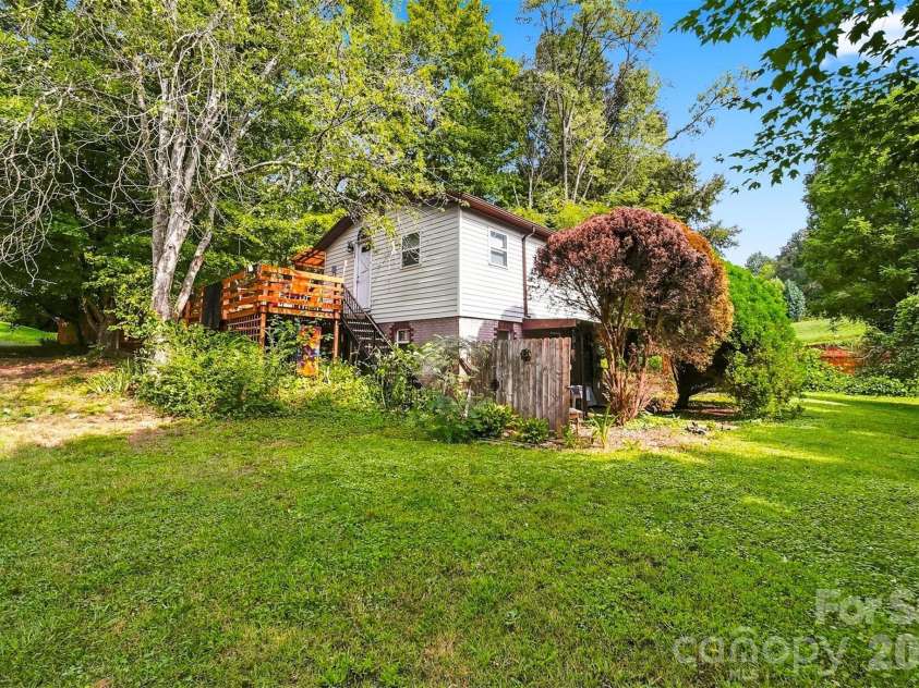 2588 Old Shelby Road, Hickory, NC 28602.  MLS# CAR4415305, YatesRealty ID 44926. 