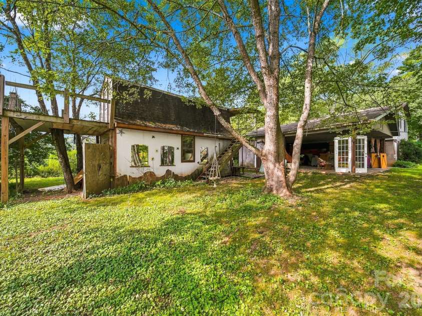 2588 Old Shelby Road, Hickory, NC 28602.  MLS# CAR4415305, YatesRealty ID 44926. 