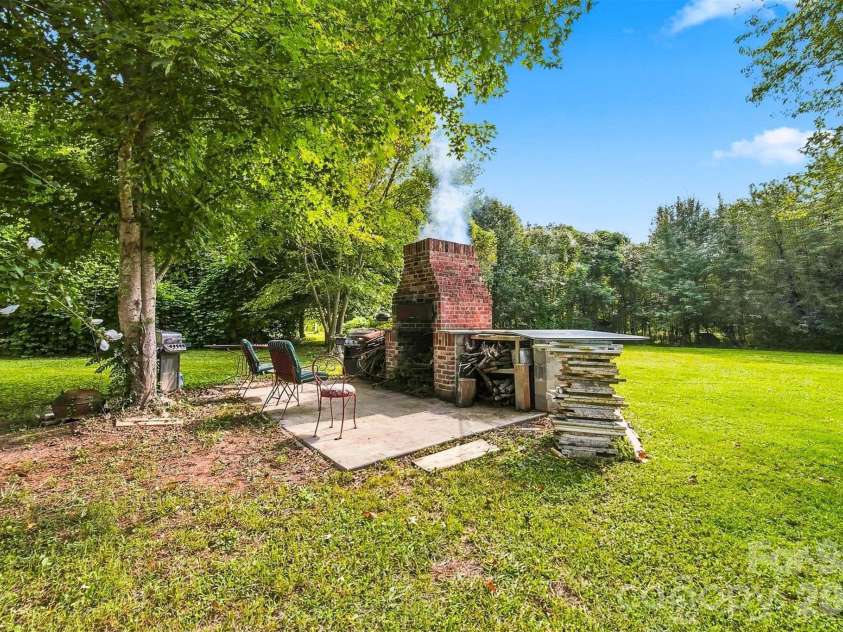 2588 Old Shelby Road, Hickory, NC 28602.  MLS# CAR4415305, YatesRealty ID 44926. 