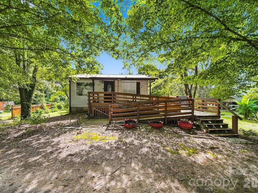 2588 Old Shelby Road, Hickory, NC 28602.  MLS# CAR4415305, YatesRealty ID 44926. 